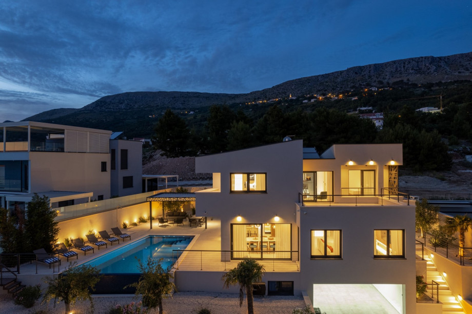 NEW Villa Apolina 4-en-suite bedrooms, heated 36sqm pool, sea views, beach 1km