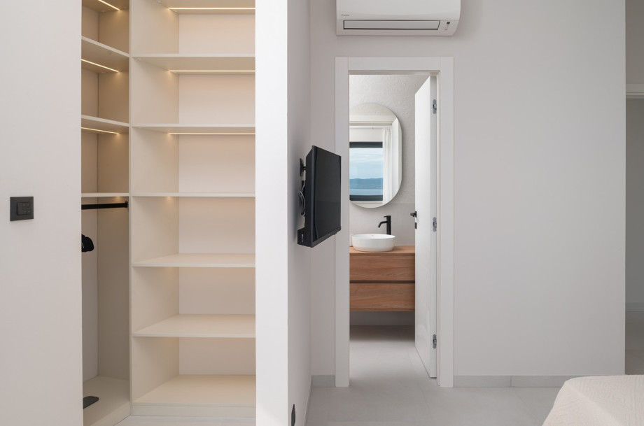 A television, air conditioning, an en-suite bathroom with shower