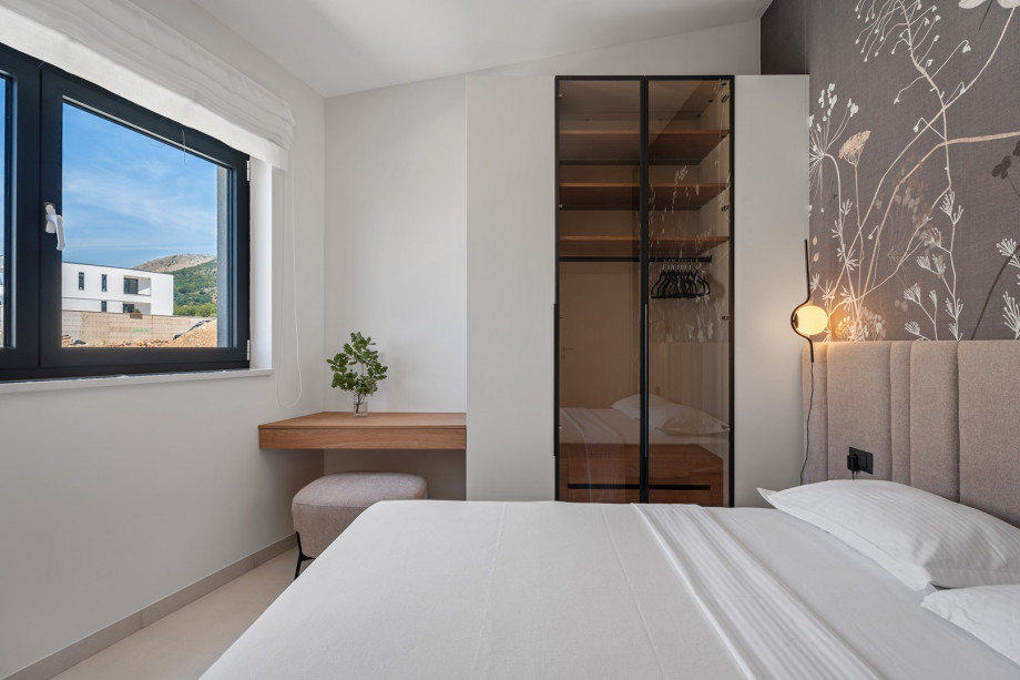 TV, A/C, en-suite bathroom with shower