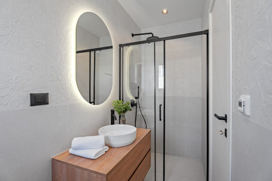 A en-suite bathroom with shower