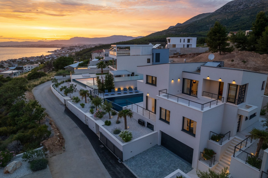 It is fully equipped with all modern guest needs for a very comfortable stay