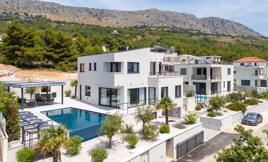 Villa Apolina is the perfect accommodation for groups who want to spend time together for a calming vacation in this unspoiled location