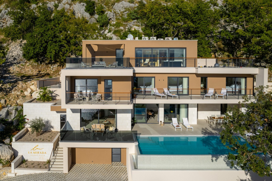 Brand new Luxurius Villa La Mirada.
Perfect choice for a holiday home.