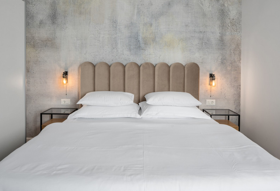 Bedroom NO3 (11sqm) with a king size bed 180cm x 200cm, a TV, A/C