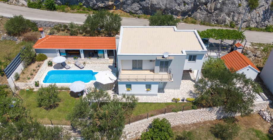 Villa Pasika with private pool, summer kitchen, BBQ, 4 bedrooms