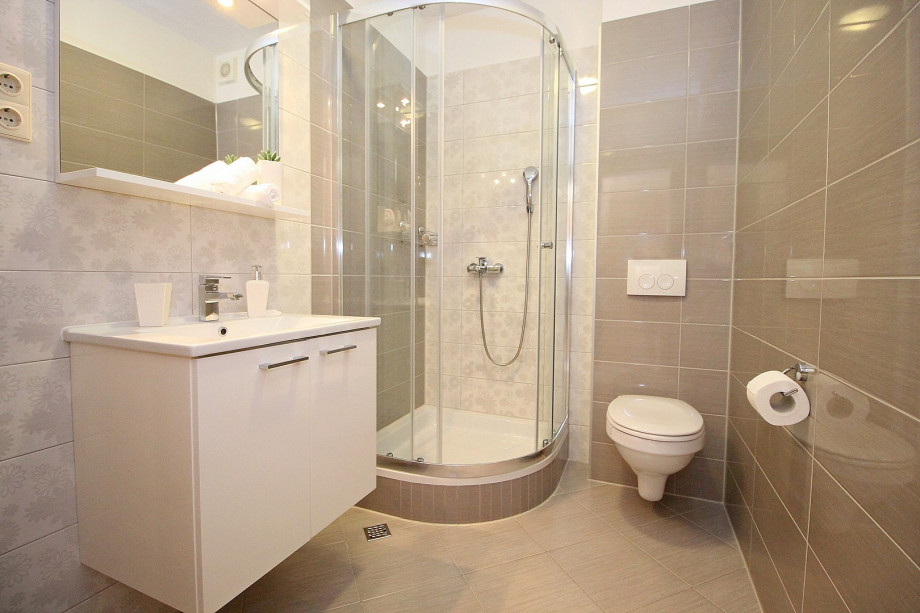 Bathroom No. 2 with shower and washing maschine