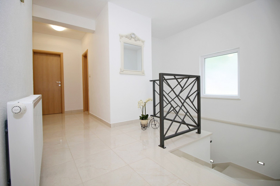 Hallway at bedroom level