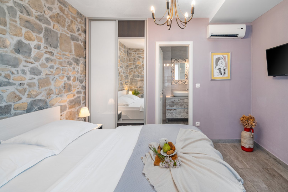 Bedroom NO2 with double bed, A/C, TV