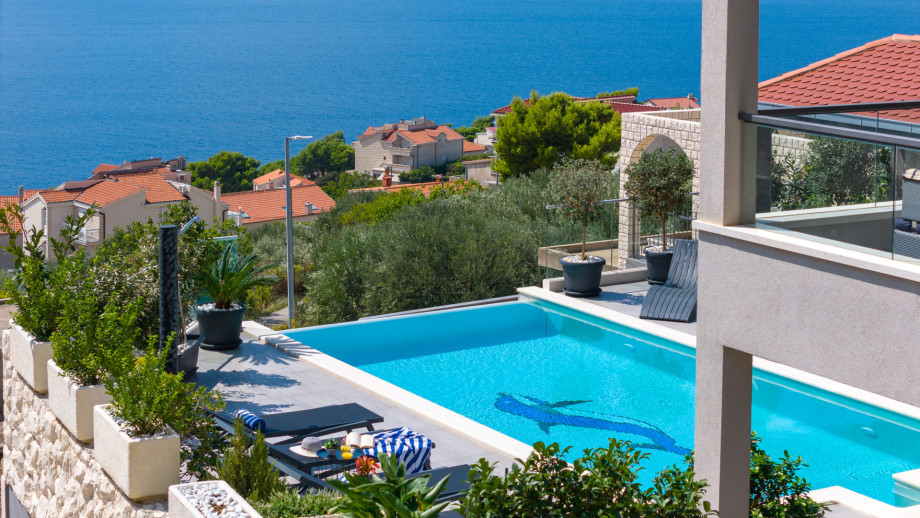 The Villa is located only 400 m from the beach and offers a spectacular view of the sea