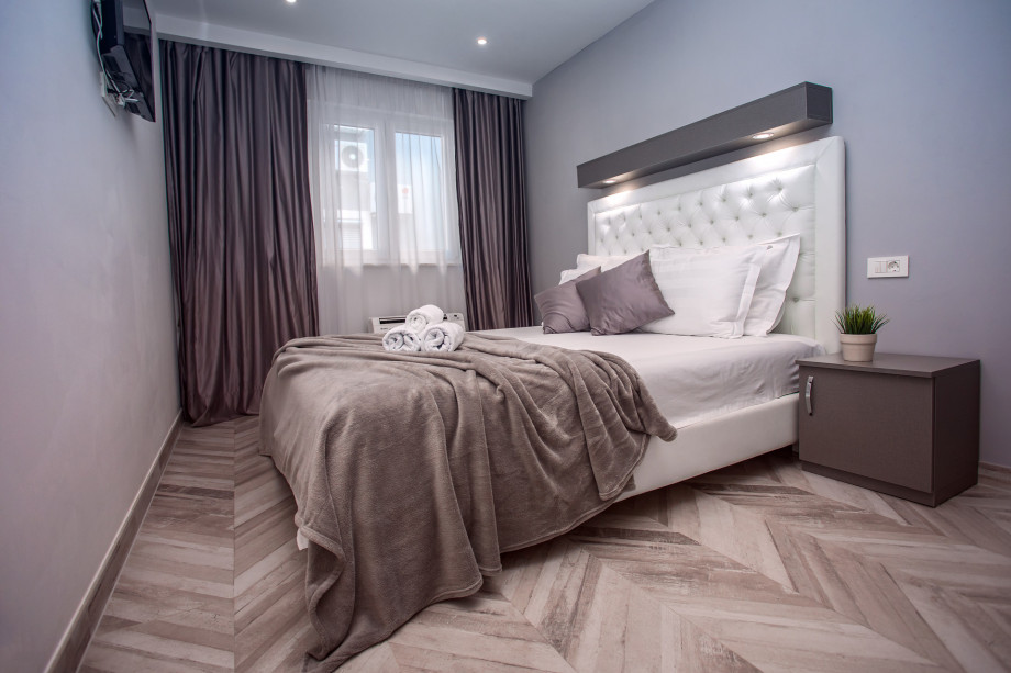 There is a Bedroom No.1 with a queen-size bed 160x200, an en-suite bathroom, TV, AC