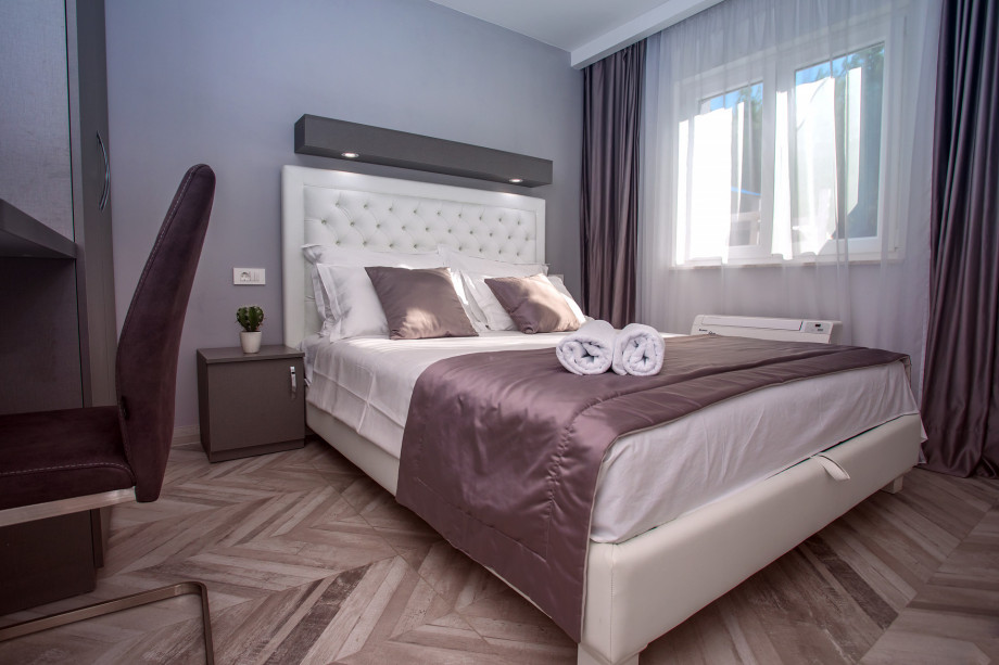 A Bedroom No.2 has a queen-size bed 160x200, AC, TV