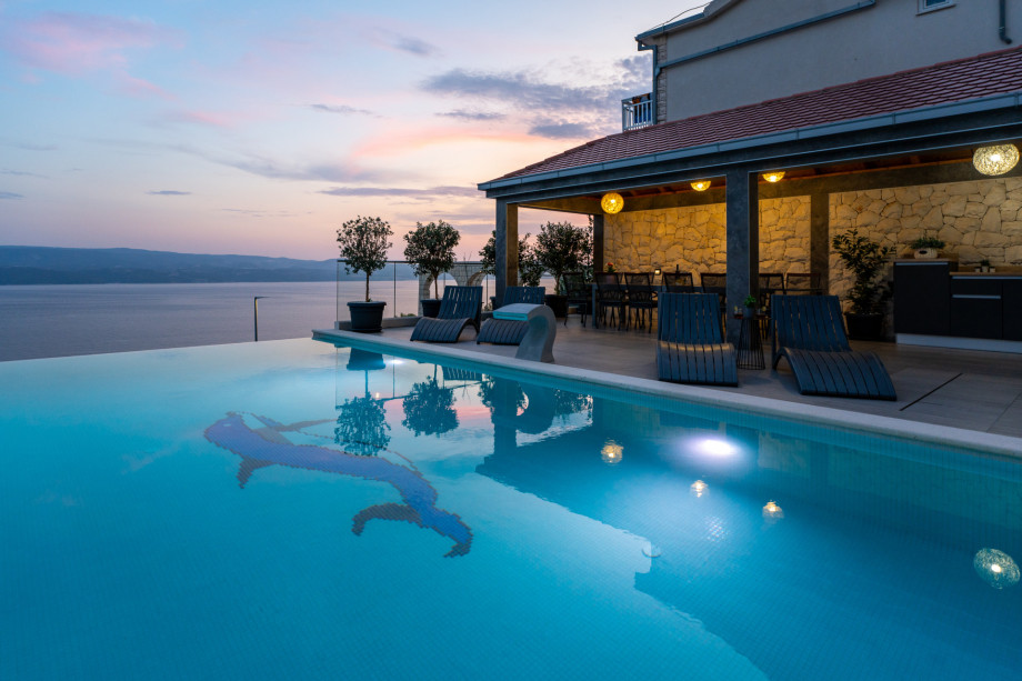 Enjoy watching the sunrise or sunset from the Jacuzzi or Pool