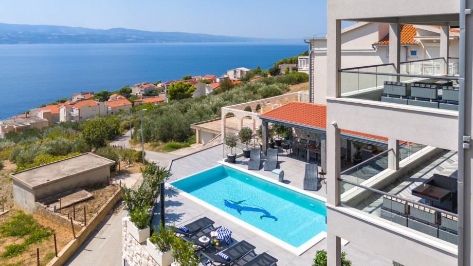 This is a modern place to stay with a quiet environment but still close to all