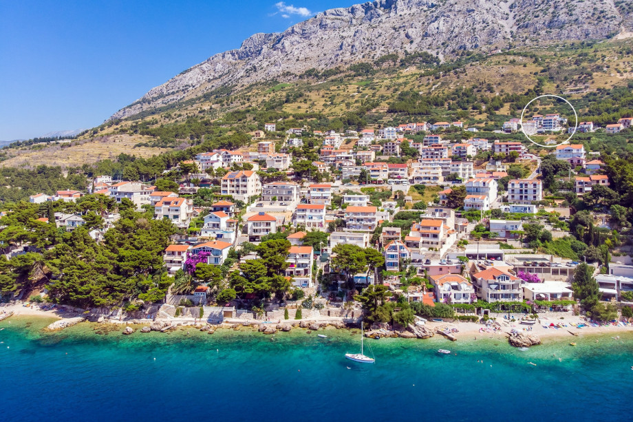 The Villa is located only 400 m from the beach and offers a spectacular view of the sea