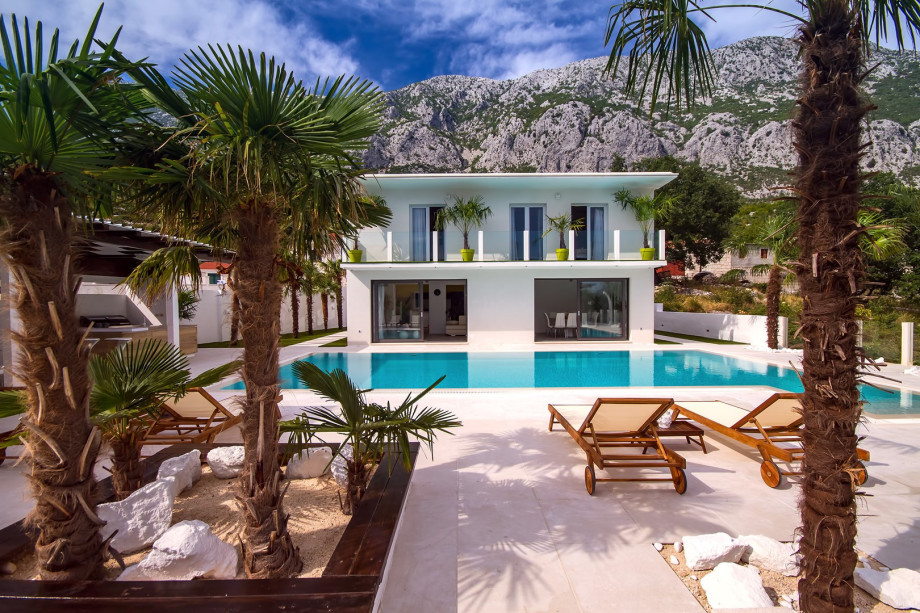 Gorgeous, fully air-conditioned accommodation for 8 people, mountains environment