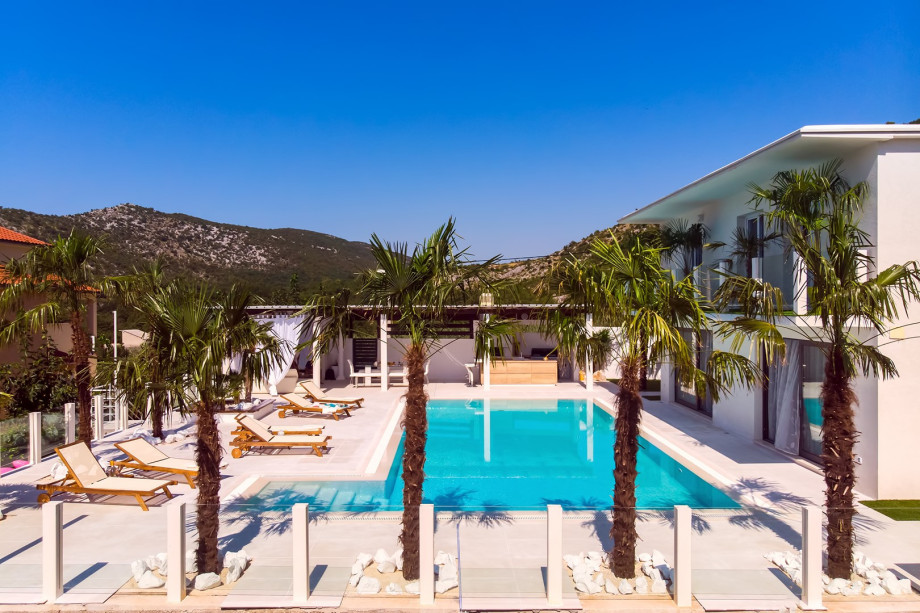 Villa Caribic with 72sqm private pool, whirlpool, sauna, outdoor lounge area