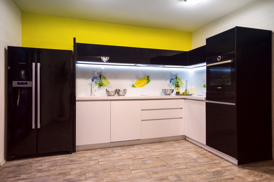 Fully equipped, modern kitchen next to the living and dining area
