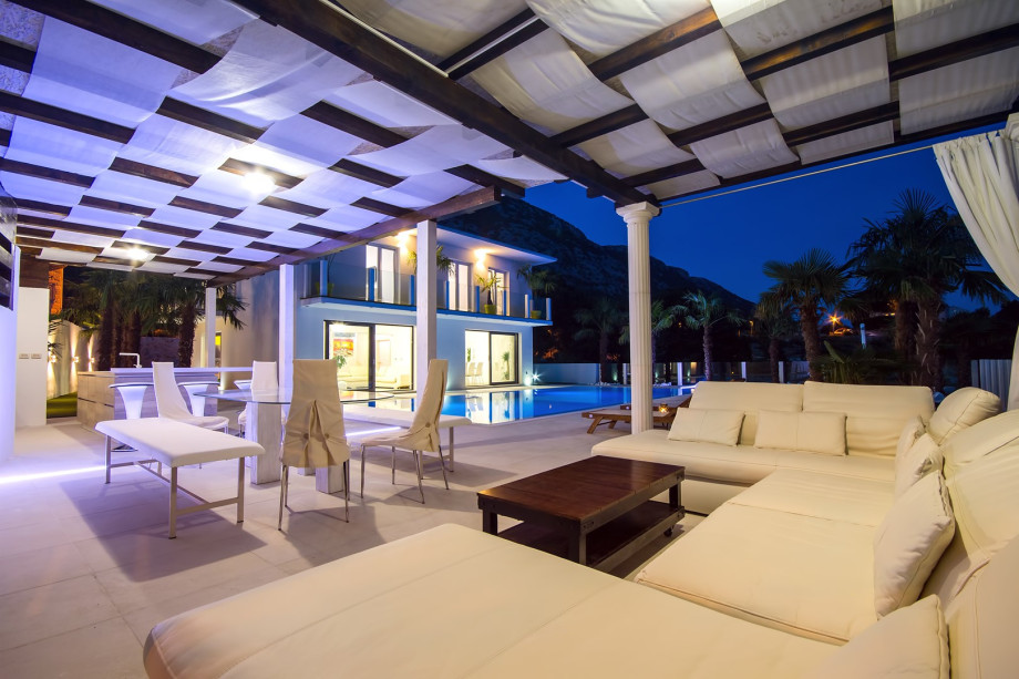 Night view from the outside lounge area