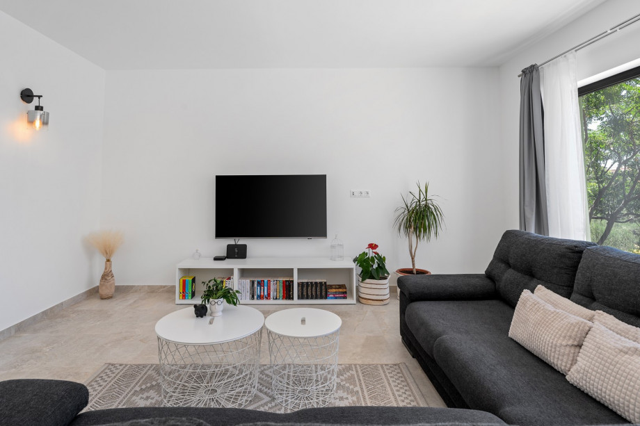 Spacious living room