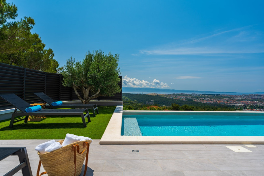 a private swimming pool 11m x 4m with hydro-massage, sun deck area with 8 deck chairs