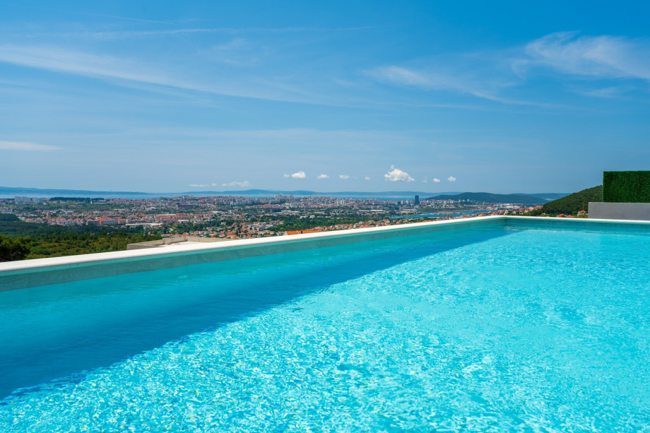 a private swimming pool 11m x 4m with hydro-massage, sun deck area with 8 deck chairs