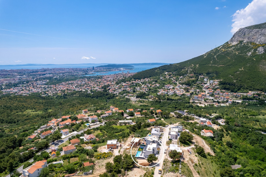 Property location and surrounding area