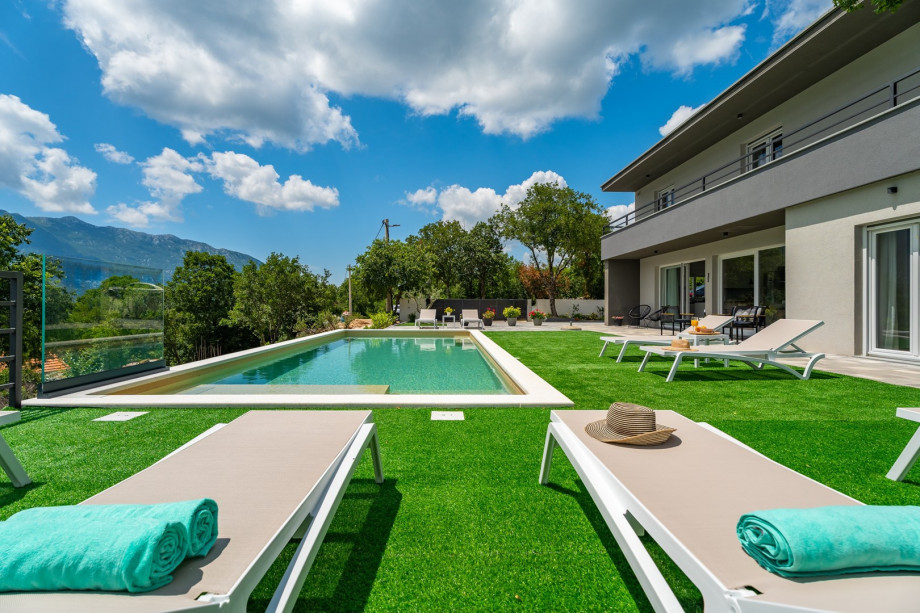 Neu gebaute und vollklimatisierte 200 m2 große Villa Rose