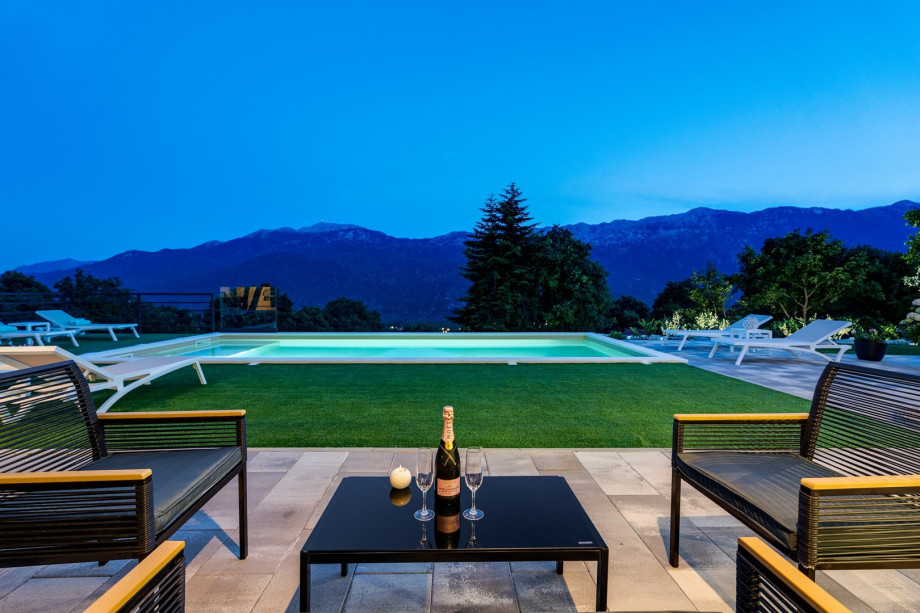 Upon arrival, your host will recommend restaurants, the possibility to rent a quad or a canoe, the possibility to order dinner, and other important information