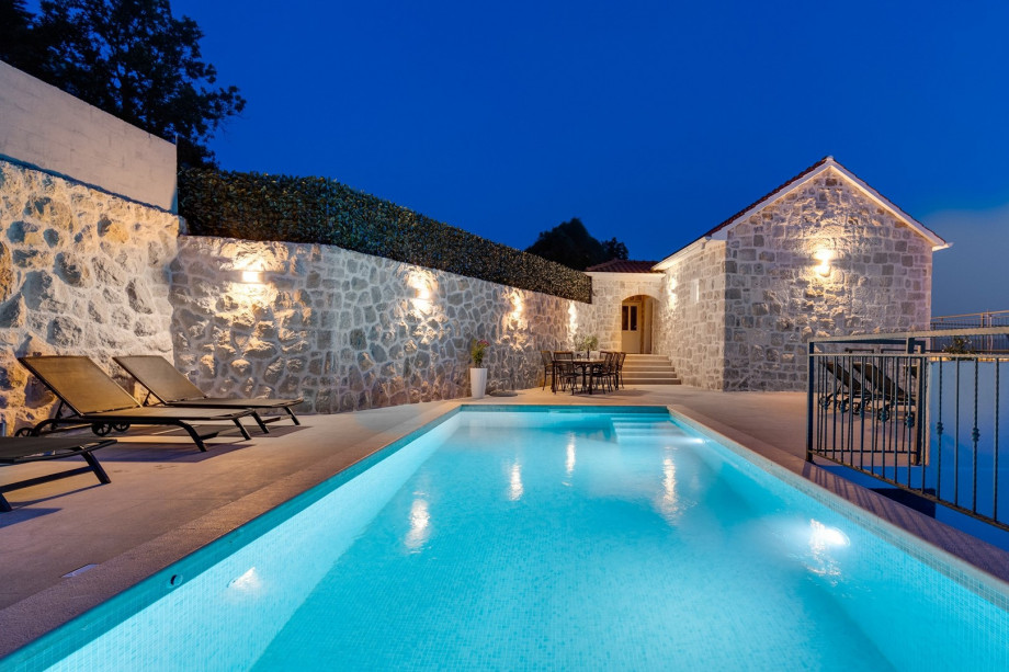 New! Villa KING with private pool with hydromassage, 4 bedrooms, 3km from sea