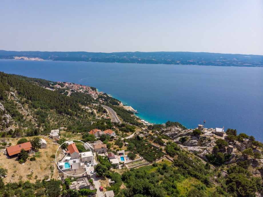 Villa The King is located only 3km from Omiš, a town and port in the Dalmatia region of Croatia, and is a municipality in the Split-Dalmatia County.