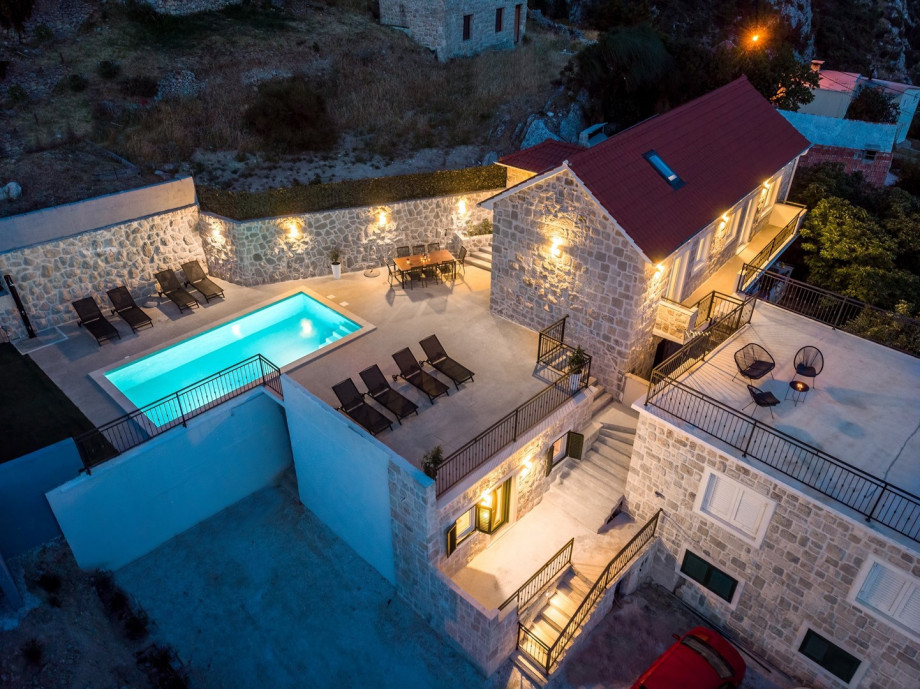 New! Villa The KING with private pool with hydromassage, 4 bedrooms, 3km from sea and town Omiš