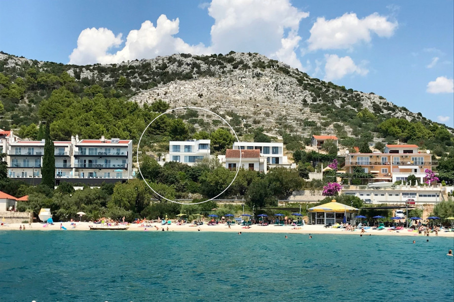 This is a modern place to stay in with a quiet environment but still close to all