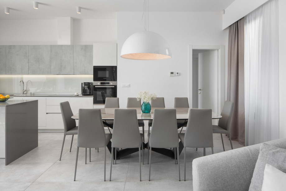 Dining area for 10 people