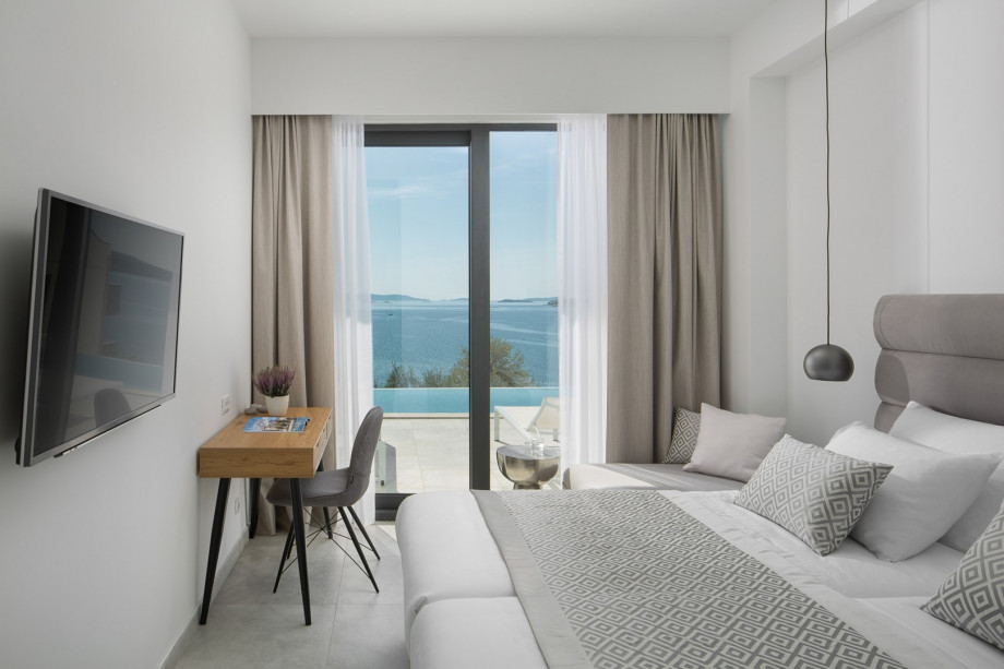 Bedroom NO5 (15,5sqm) with a super king bed 200cm x 210cm