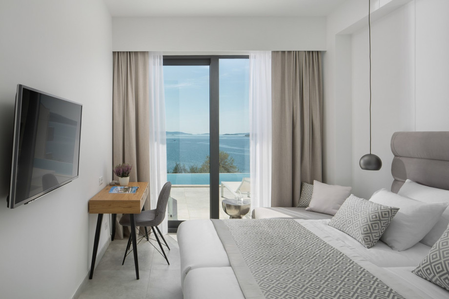 Bedroom NO5 (15,5sqm) with a super king bed 200cm x 210cm