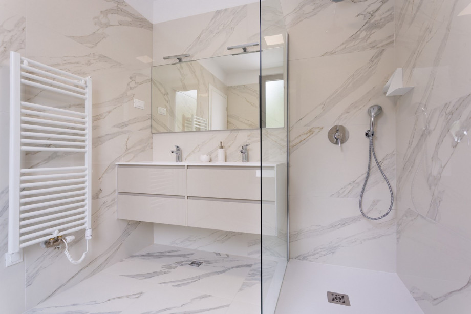 An en-suite bathroom with a shower (5 sq m),
and a toilet