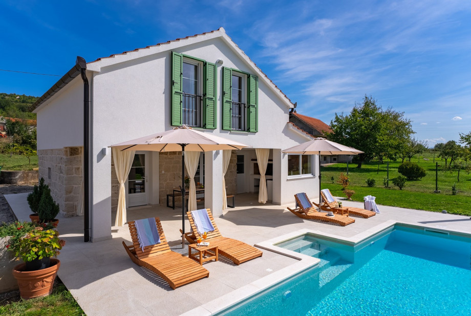 This villa is an ideal choice for those who like to enjoy some peace and quiet