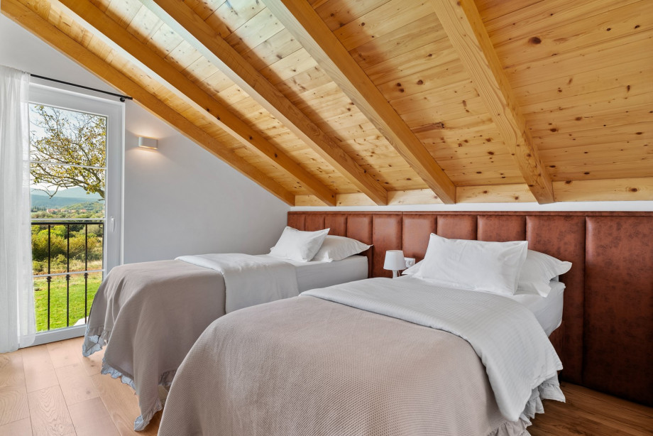 Bedroom NO2 has two single beds measuring 80x200 cm