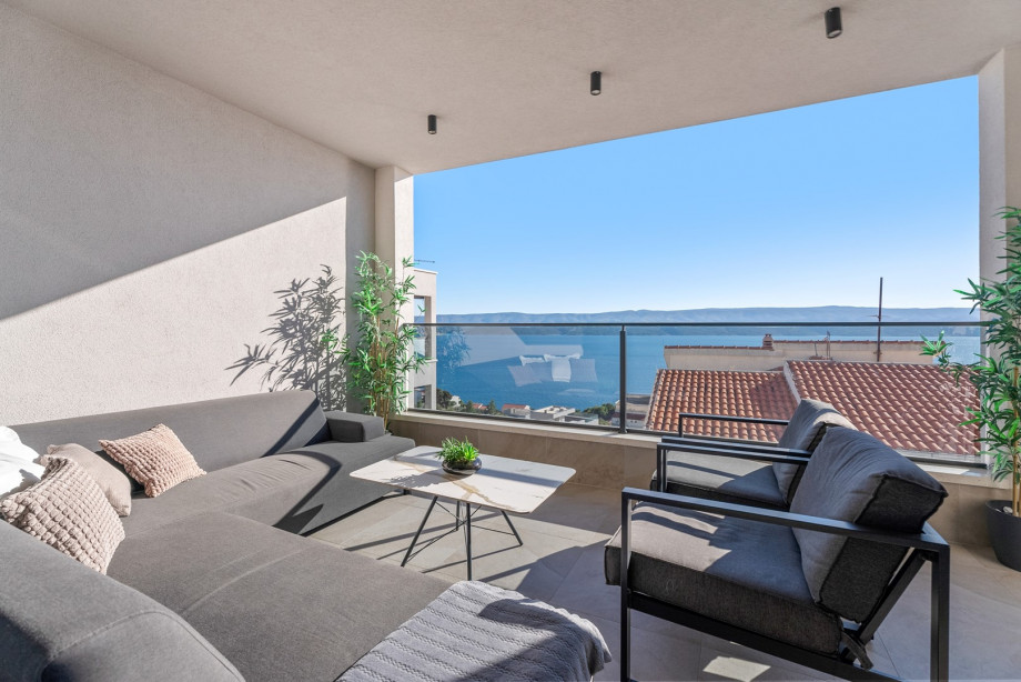 Covered 28sqm terrace with sea views, and a comfortable lounge corner and sofa