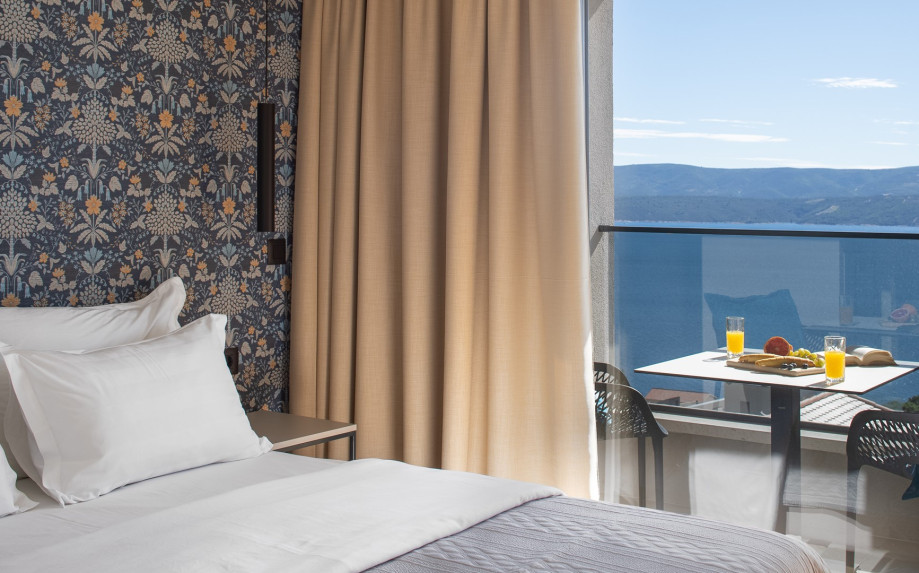 Bedroom NO1 is equipped with a queen-sized bed, TV, AC, en-suite bathroom, and a shared terrace with sea views