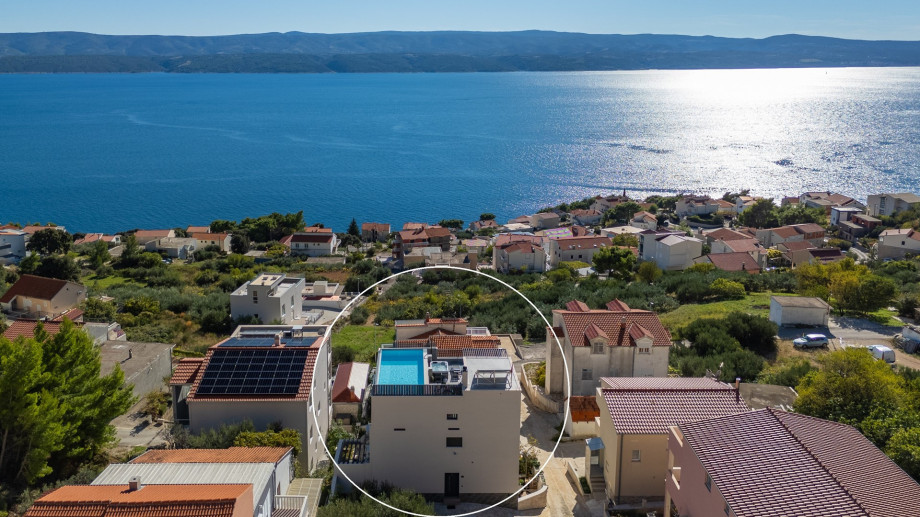 Marked location of Villa Gabriel, 400m from the sea and pebble beaches