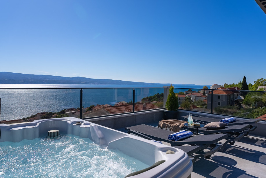 If you prefer a traditional barbecue, you can use the one on the ground floor