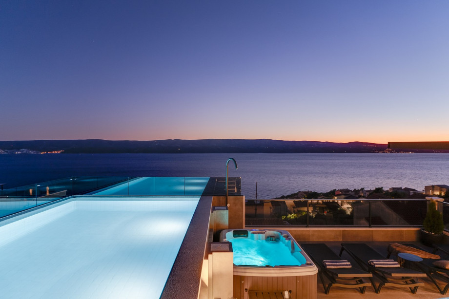 Enjoy a magic sunset view from the pool or whirlpool, choose your favorite spot