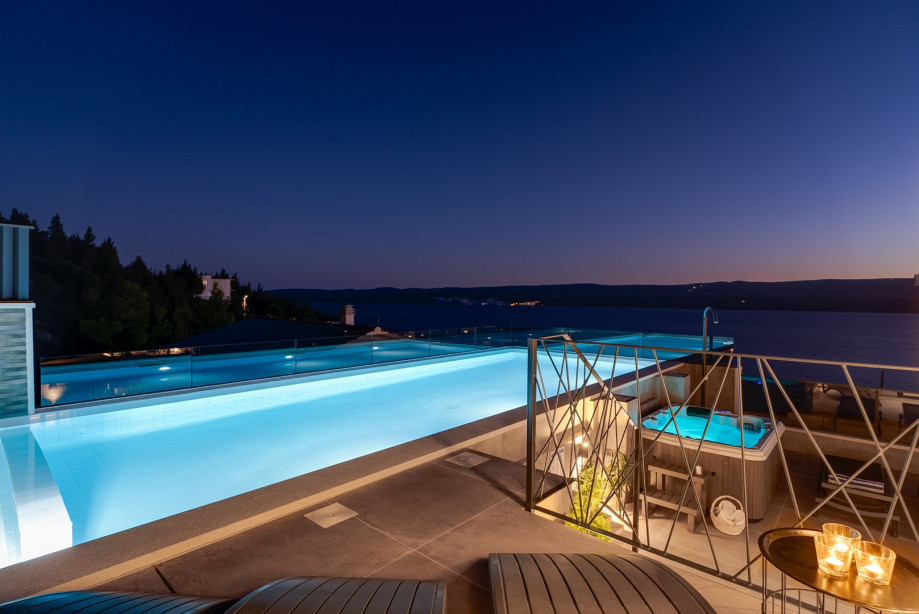Enjoy a magic sunset view from the pool or whirlpool, choose your favorite spot