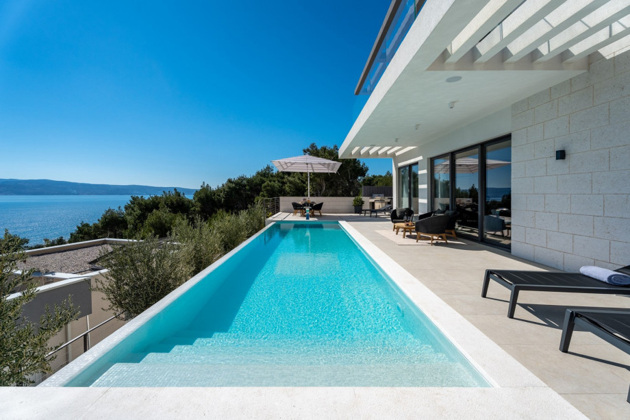 Villa Andoris can accommodate 8 people in 4 en-suite bedrooms.