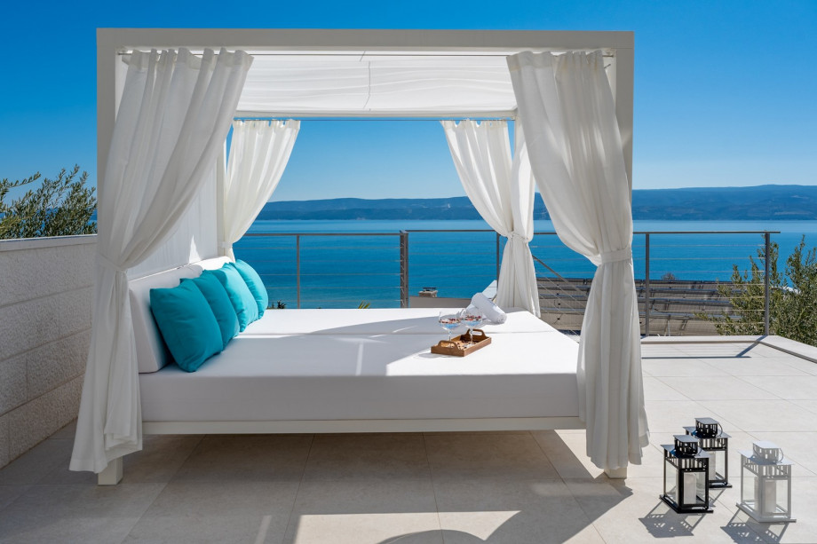 Fantastic baldachin, for only your relaxation time.