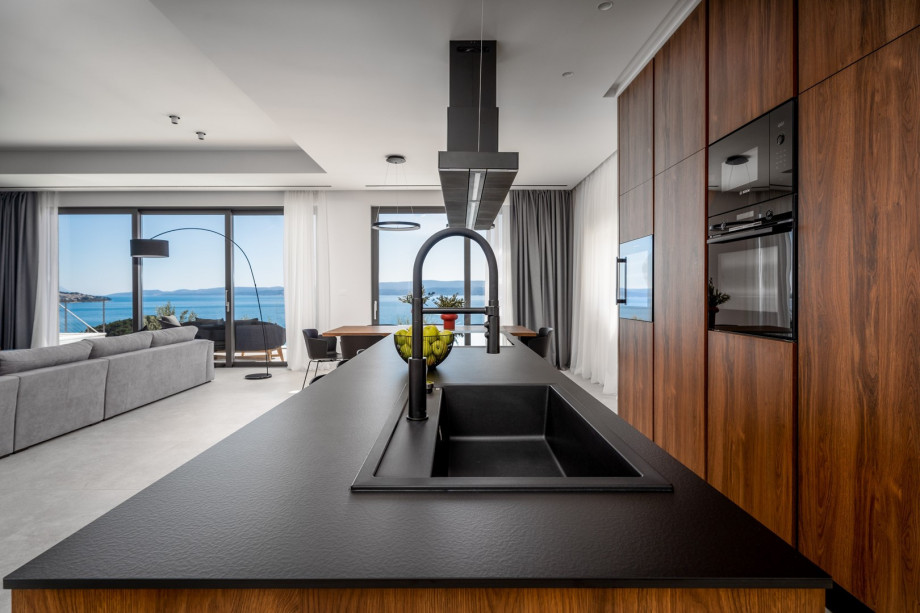 A fully equipped kitchen with a kitchen island and it has all the amenities a modern guest needs.