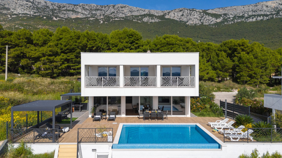 Villa Casa Bella with sea views, 1.4km from the beach