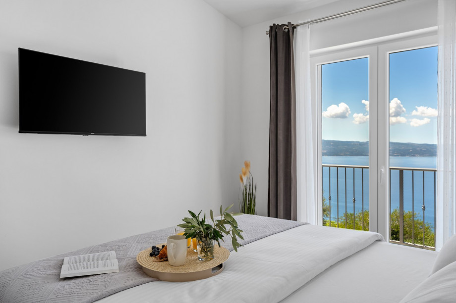 Bedroom No. 1 with a bacony and a seaview.