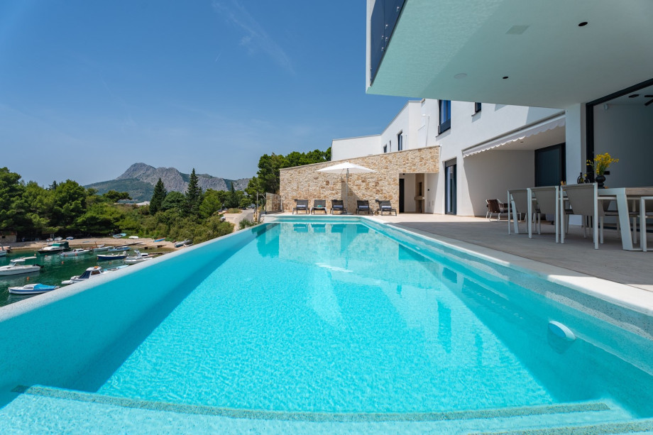 Luxurious Villa Nina is a new and modern property with stunning sea views